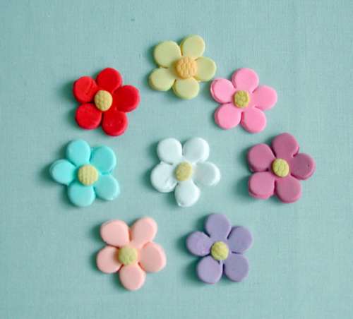 Mini Daisy Gumpaste Flowers - Click Image to Close